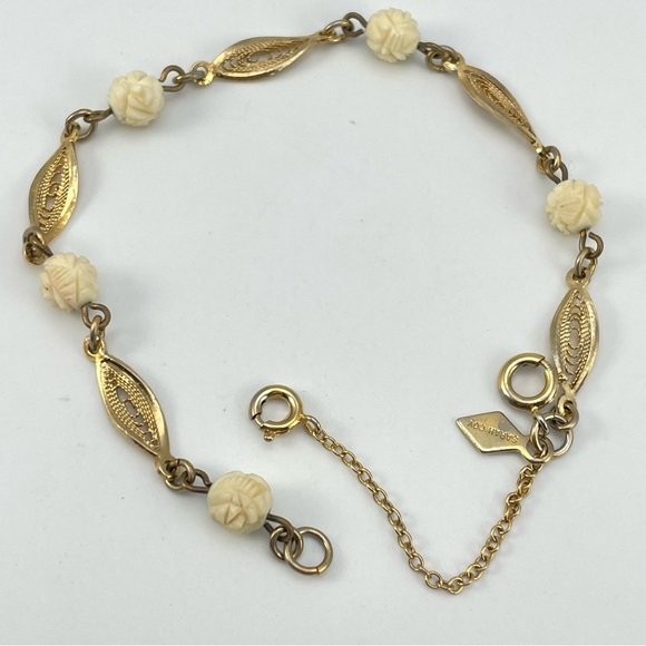 Elegant Vintage Sarah Cov Bracelet Gold Tone Filigree with Carved Beads - Picture 1 of 6